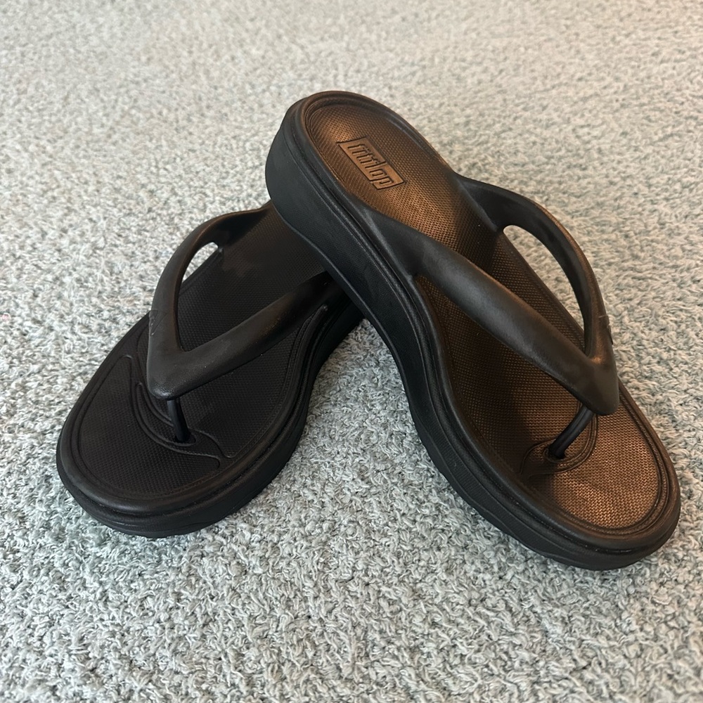 Fitflop Relief Flip Flops
